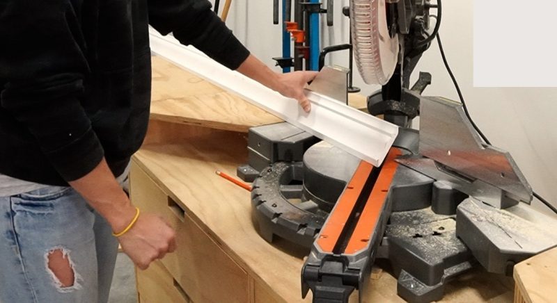 cutting crown molding 1 e1648217847487