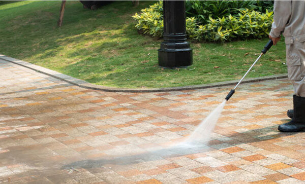 driveway cleaning e1582287876774 600x363 1