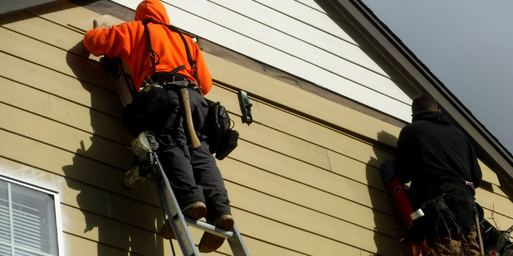 siding repair vs replacement