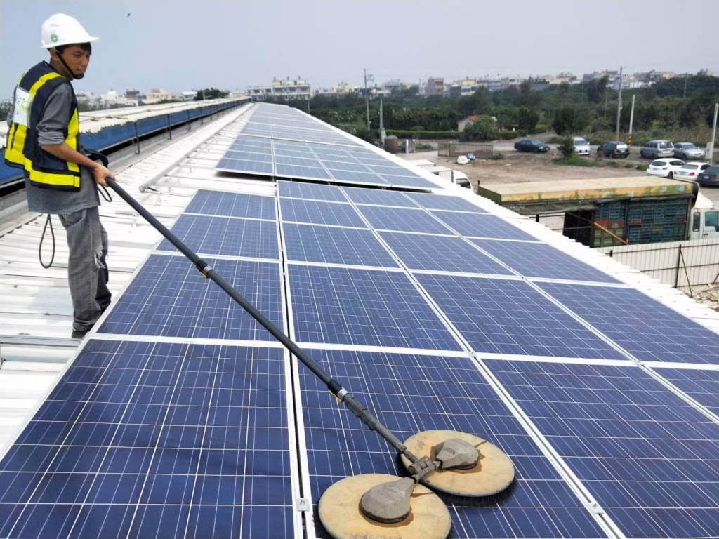 Roof Solar Photovoltaic Panel Cleaning Equipment Disc Rotating Brush